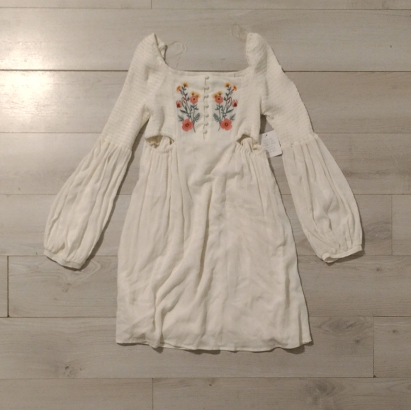 Coco + Jaimeson Boho Embroidered Flower Dress - Picture 2 of 7
